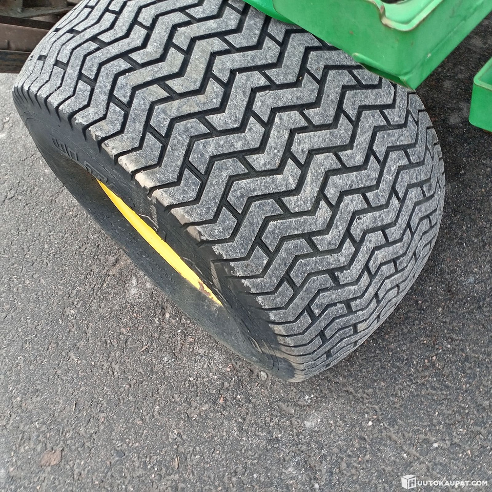Косачка за трева John Deere 3235 kelaleikkuri, 4 WD ja hytti, Hollola: снимка 16 Косачка за трева John Deere 3235 kelaleikkuri, 4 WD ja hytti, Hollola: снимка 16