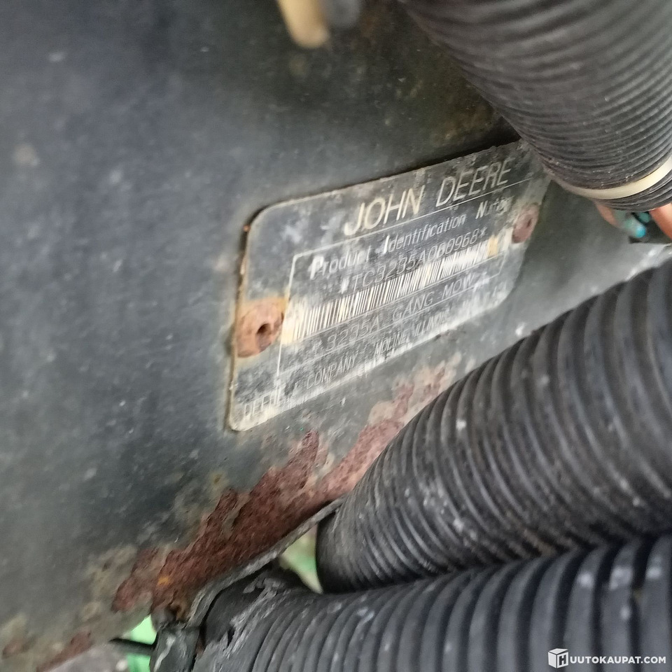 Косачка за трева John Deere 3235 kelaleikkuri, 4 WD ja hytti, Hollola: снимка 19 Косачка за трева John Deere 3235 kelaleikkuri, 4 WD ja hytti, Hollola: снимка 19