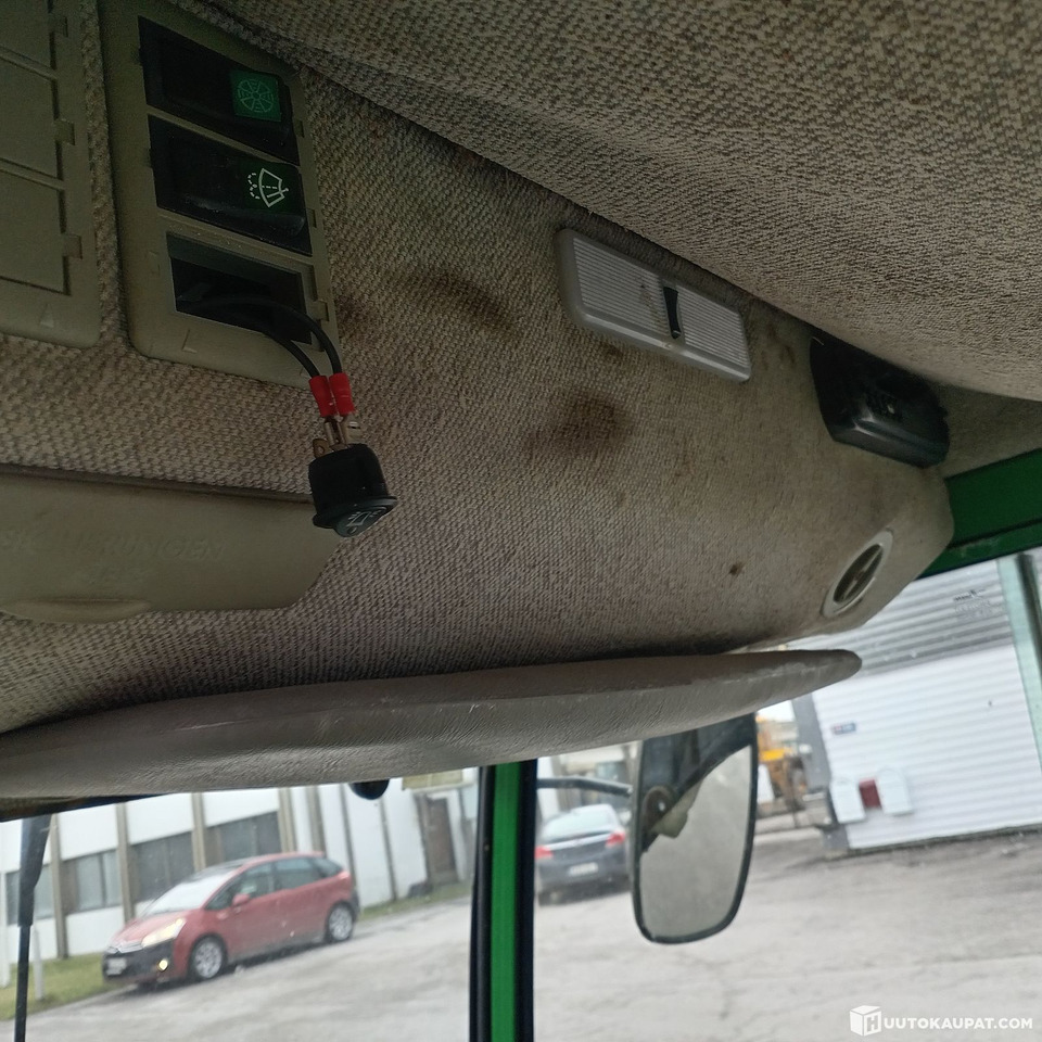 Косачка за трева John Deere 3235 kelaleikkuri, 4 WD ja hytti, Hollola: снимка 14 Косачка за трева John Deere 3235 kelaleikkuri, 4 WD ja hytti, Hollola: снимка 14