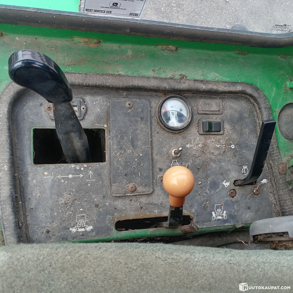 Косачка за трева John Deere 3235 kelaleikkuri, 4 WD ja hytti, Hollola: снимка 13 Косачка за трева John Deere 3235 kelaleikkuri, 4 WD ja hytti, Hollola: снимка 13