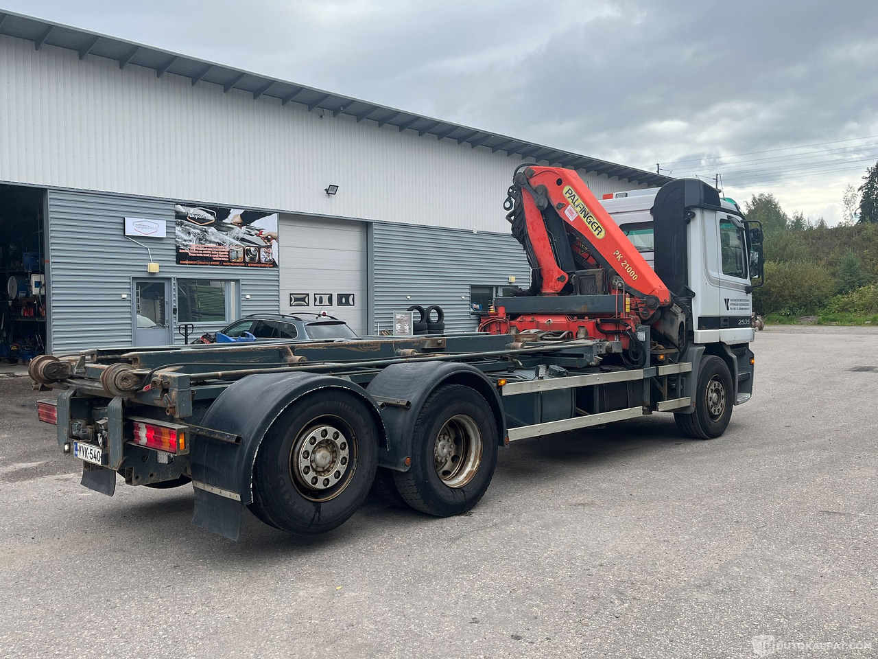Лизинг на  Mercedes-Benz Actros 2535, 21 tonnimetrisellä nosturilla ja vaijerivaihtolavalaitteella, kuorma-auto, 2001, Hyvinkää Mercedes-Benz Actros 2535, 21 tonnimetrisellä nosturilla ja vaijerivaihtolavalaitteella, kuorma-auto, 2001, Hyvinkää: снимка 12