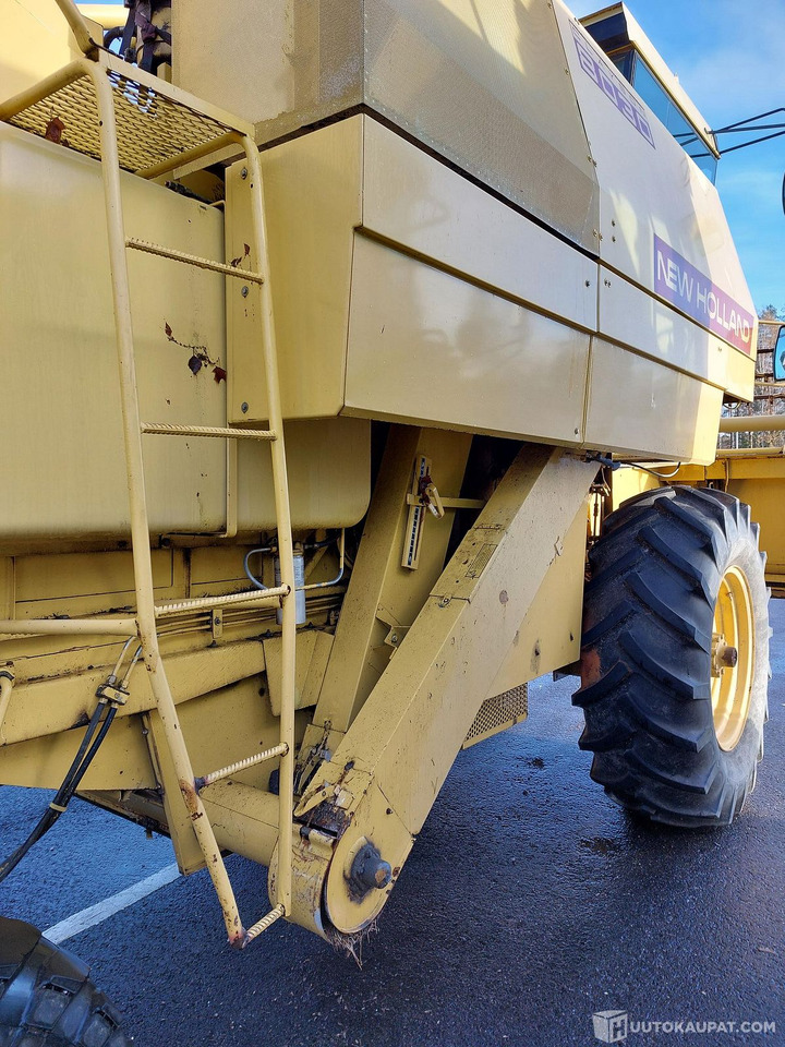New Holland 8030, 1981 1910h, MTK25, Porvoo - Зърнокомбайн: снимка 5 New Holland 8030, 1981 1910h, MTK25, Porvoo - Зърнокомбайн: снимка 5