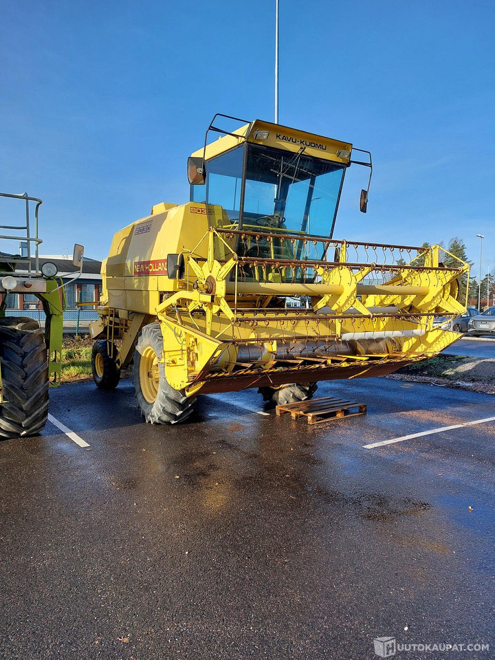 New Holland 8030, 1981 1910h, MTK25, Porvoo - Зърнокомбайн: снимка 1 New Holland 8030, 1981 1910h, MTK25, Porvoo - Зърнокомбайн: снимка 1