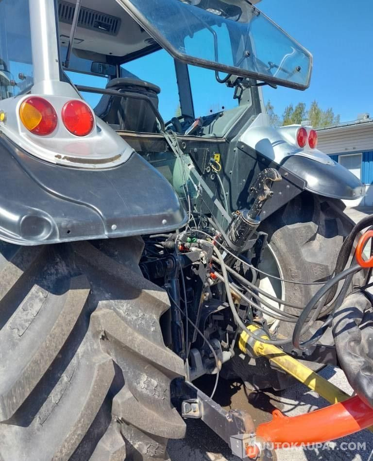 Valtra M 120 E, VAIN 2932 h, Okraspecial, 2004, Kokkola - Селскостопанска техника: снимка 5 Valtra M 120 E, VAIN 2932 h, Okraspecial, 2004, Kokkola - Селскостопанска техника: снимка 5