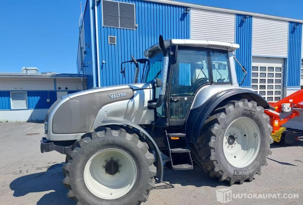 Valtra M 120 E, VAIN 2932 h, Okraspecial, 2004, Kokkola - Селскостопанска техника: снимка 1 Valtra M 120 E, VAIN 2932 h, Okraspecial, 2004, Kokkola - Селскостопанска техника: снимка 1