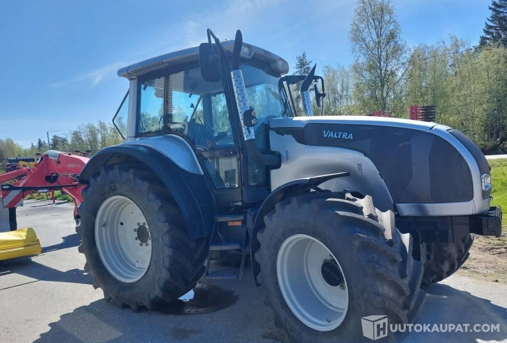 Valtra M 120 E, VAIN 2932 h, Okraspecial, 2004, Kokkola - Селскостопанска техника: снимка 2 Valtra M 120 E, VAIN 2932 h, Okraspecial, 2004, Kokkola - Селскостопанска техника: снимка 2