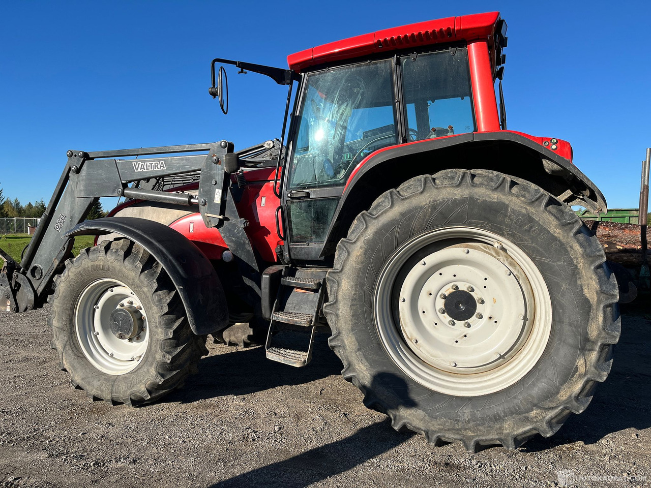 Valtra T190, etukuormaajalla, vm. 2003, Petäjävesi - Селскостопанска техника: снимка 2 Valtra T190, etukuormaajalla, vm. 2003, Petäjävesi - Селскостопанска техника: снимка 2