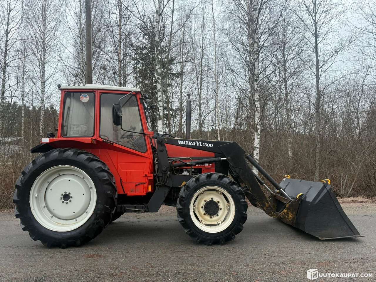 Трактор Valmet 604, 4x4 with front loader, 1985 — Well equipped!!, Jyväskylä: снимка 7 Трактор Valmet 604, 4x4 with front loader, 1985 — Well equipped!!, Jyväskylä: снимка 7