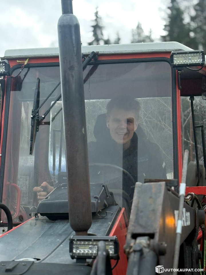 Трактор Valmet 604, 4x4 with front loader, 1985 — Well equipped!!, Jyväskylä: снимка 17 Трактор Valmet 604, 4x4 with front loader, 1985 — Well equipped!!, Jyväskylä: снимка 17