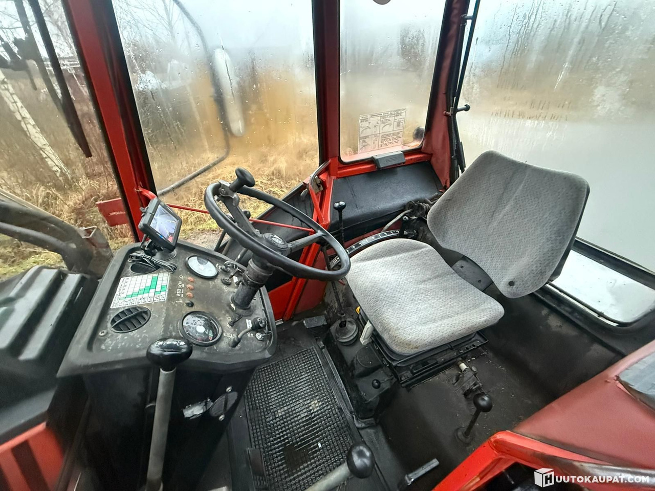 Трактор Valmet 604, 4x4 with front loader, 1985 — Well equipped!!, Jyväskylä: снимка 9 Трактор Valmet 604, 4x4 with front loader, 1985 — Well equipped!!, Jyväskylä: снимка 9
