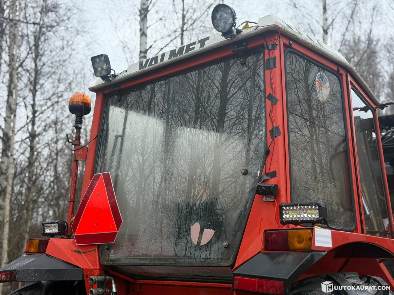 Трактор Valmet 604, 4x4 with front loader, 1985 — Well equipped!!, Jyväskylä: снимка 10 Трактор Valmet 604, 4x4 with front loader, 1985 — Well equipped!!, Jyväskylä: снимка 10