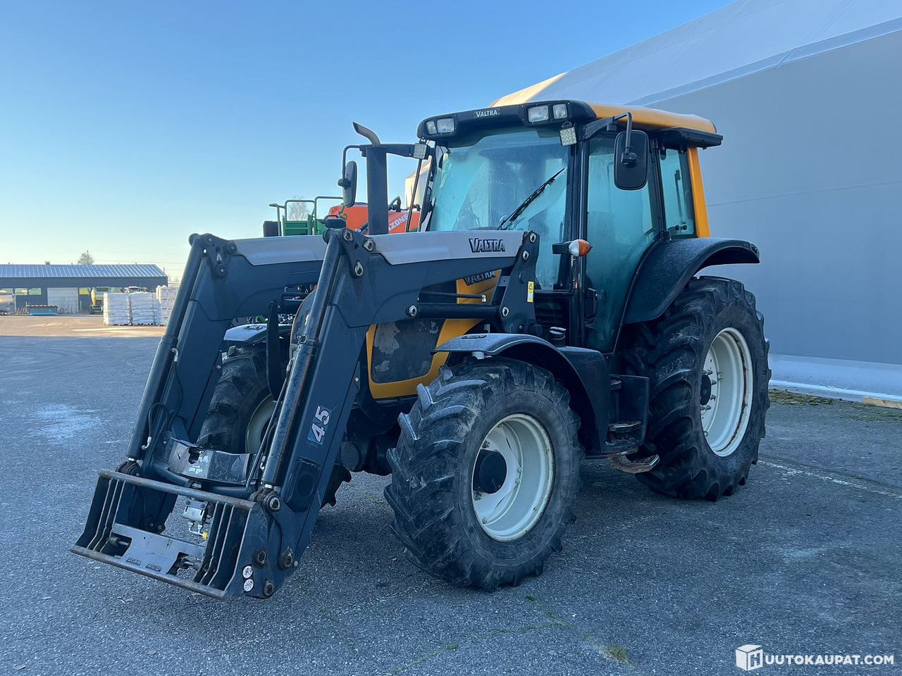 Valtra N92 tractor with loader, 5,500 h, 2010, Salo - Трактор: снимка 1 Valtra N92 tractor with loader, 5,500 h, 2010, Salo - Трактор: снимка 1