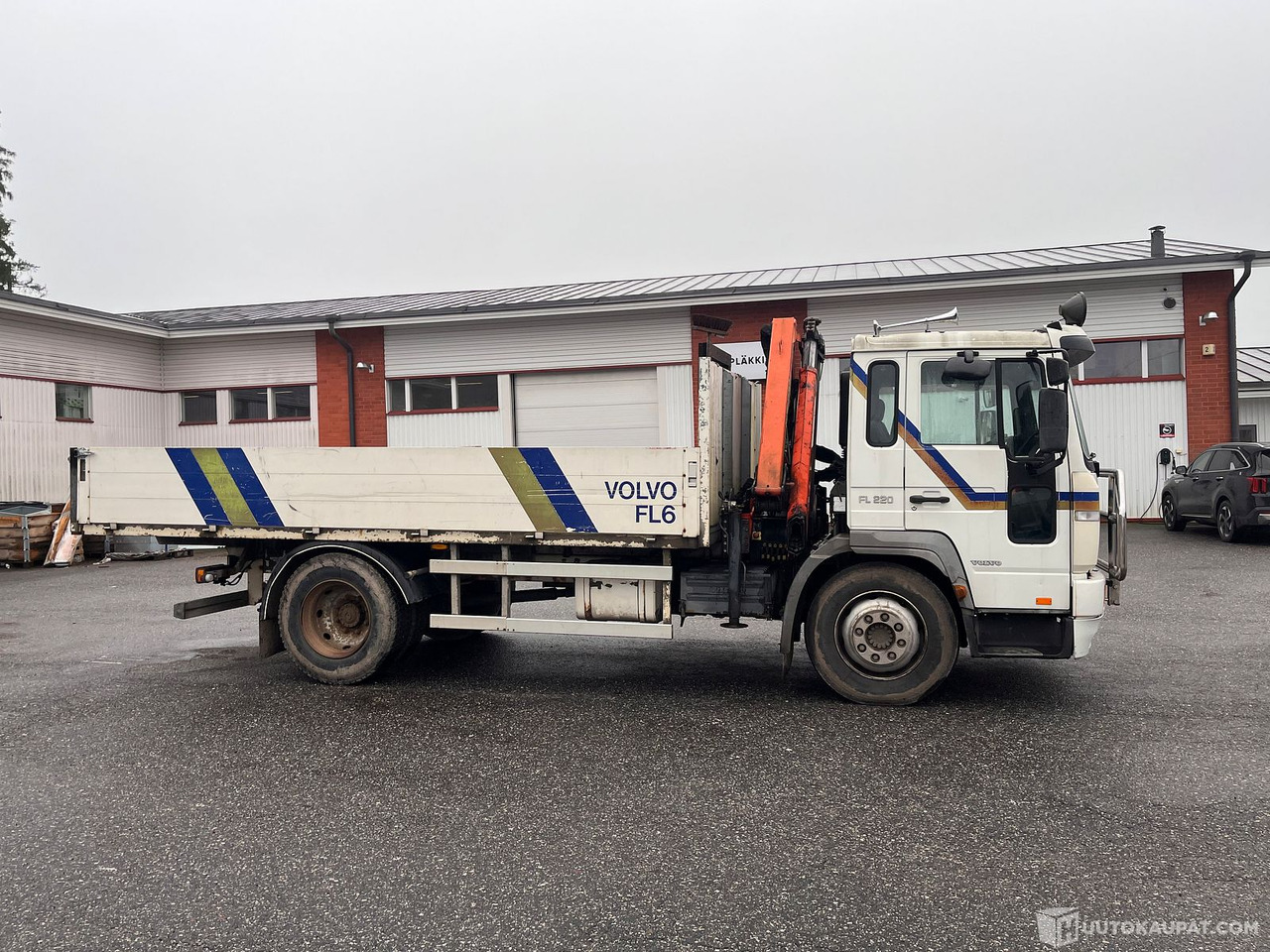 Volvo FL612-FL6H-42R/400, kuorma-auto nosturilla, 2001, Rusko - Бордови камион, Камион с кран: снимка 4 Volvo FL612-FL6H-42R/400, kuorma-auto nosturilla, 2001, Rusko - Бордови камион, Камион с кран: снимка 4