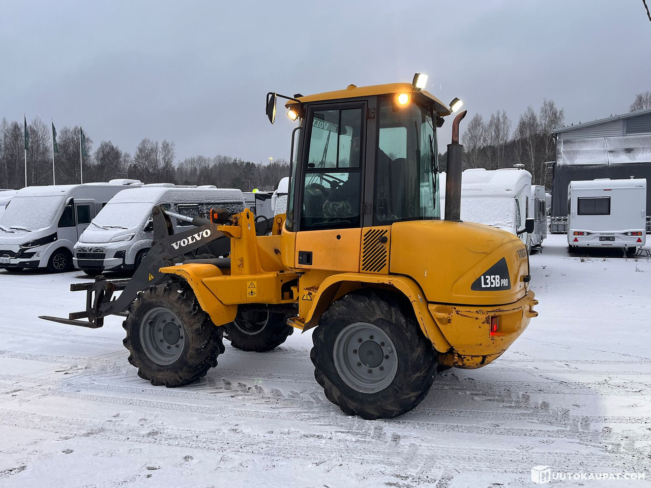 Volvo L35B Pro, pyöräkuormaaja avattavalla kauhalla ja piikeillä, 2005, Vihti - Колесен товарач: снимка 3 Volvo L35B Pro, pyöräkuormaaja avattavalla kauhalla ja piikeillä, 2005, Vihti - Колесен товарач: снимка 3