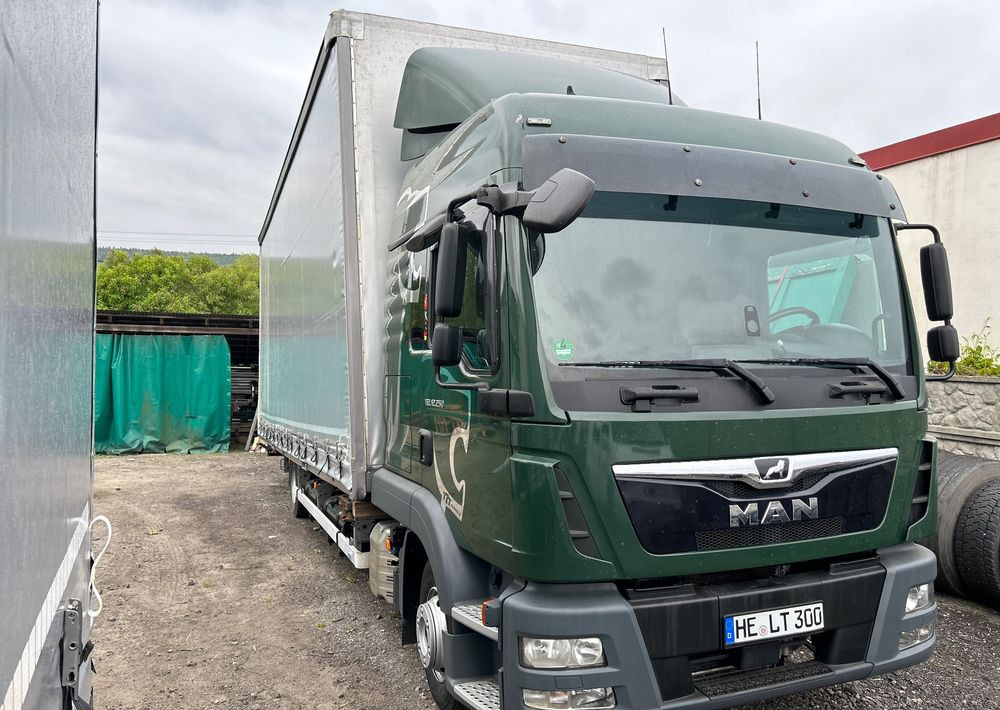 MAN TGL 12.250 GLOB UNIKAT z Niemiec BDF firanka / AUTOMAT HAK / EURO 6 / BDF 7.40 wysoki / MICHELIN 80% - Камион с брезент: снимка 1 MAN TGL 12.250 GLOB UNIKAT z Niemiec BDF firanka / AUTOMAT HAK / EURO 6 / BDF 7.40 wysoki / MICHELIN 80% - Камион с брезент: снимка 1