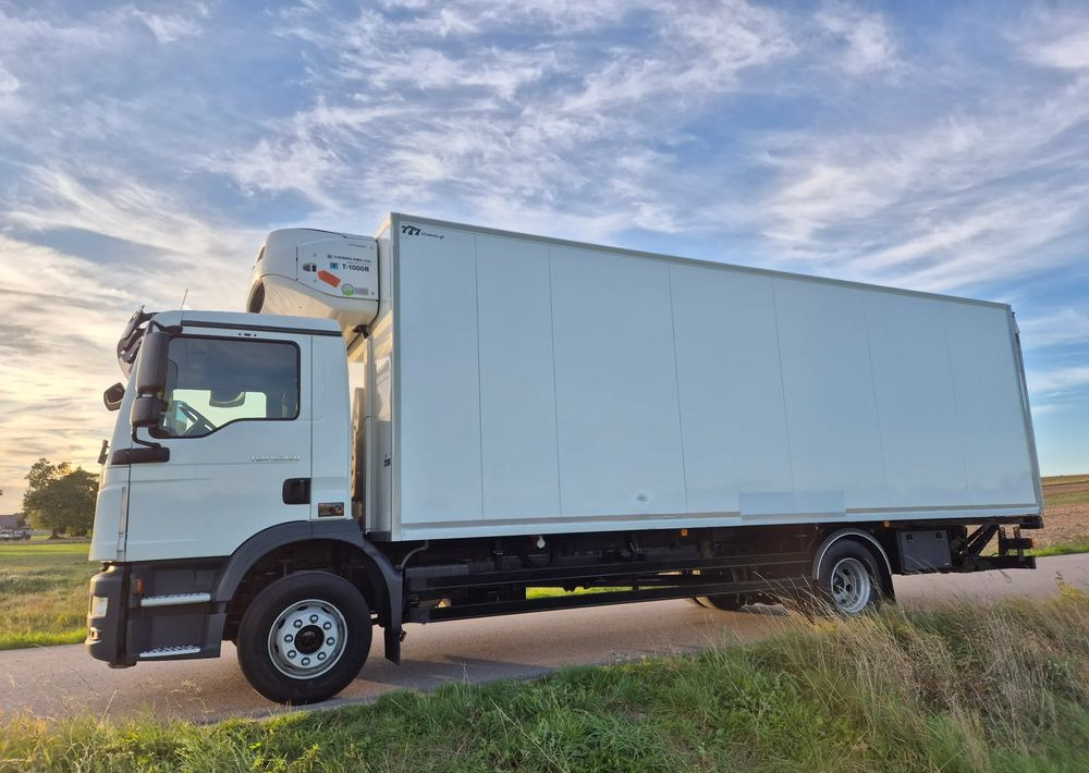 MAN TGM 15.250 7.5m winda AUTOMAT KLIMA z Niemiec EURO 6 / CHŁODNIA T-1000R THERMOKING - Рефрижератор камион: снимка 4 MAN TGM 15.250 7.5m winda AUTOMAT KLIMA z Niemiec EURO 6 / CHŁODNIA T-1000R THERMOKING - Рефрижератор камион: снимка 4