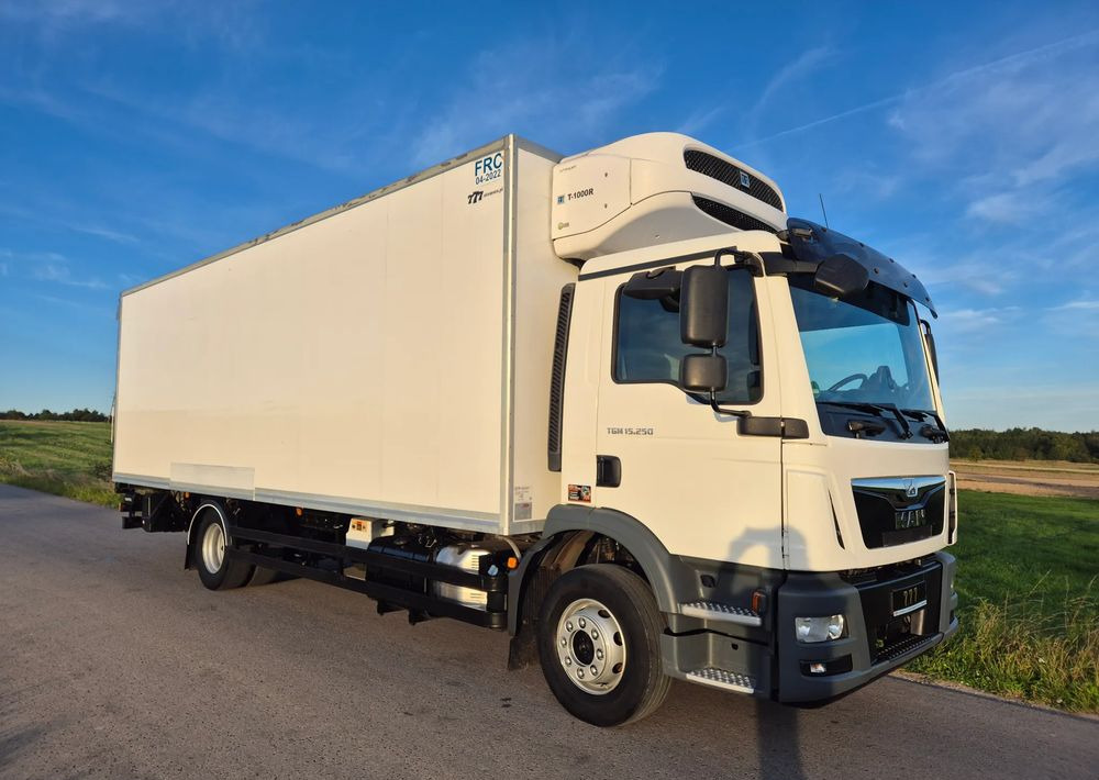 MAN TGM 15.250 7.5m winda AUTOMAT KLIMA z Niemiec EURO 6 / CHŁODNIA T-1000R THERMOKING - Рефрижератор камион: снимка 2 MAN TGM 15.250 7.5m winda AUTOMAT KLIMA z Niemiec EURO 6 / CHŁODNIA T-1000R THERMOKING - Рефрижератор камион: снимка 2