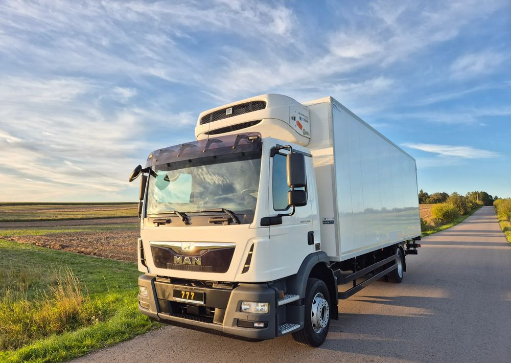 MAN TGM 15.250 7.5m winda AUTOMAT KLIMA z Niemiec EURO 6 / CHŁODNIA T-1000R THERMOKING - Рефрижератор камион: снимка 1 MAN TGM 15.250 7.5m winda AUTOMAT KLIMA z Niemiec EURO 6 / CHŁODNIA T-1000R THERMOKING - Рефрижератор камион: снимка 1