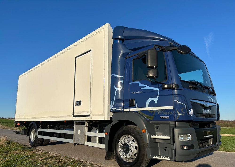 MAN TGM 18.250 Carrier 1950 D/E z Holandii / TOP STAN / 7.44m / 18 palet / winda + drzwi + drzwi boczne / OKAZJA - Рефрижератор камион: снимка 1 MAN TGM 18.250 Carrier 1950 D/E z Holandii / TOP STAN / 7.44m / 18 palet / winda + drzwi + drzwi boczne / OKAZJA - Рефрижератор камион: снимка 1