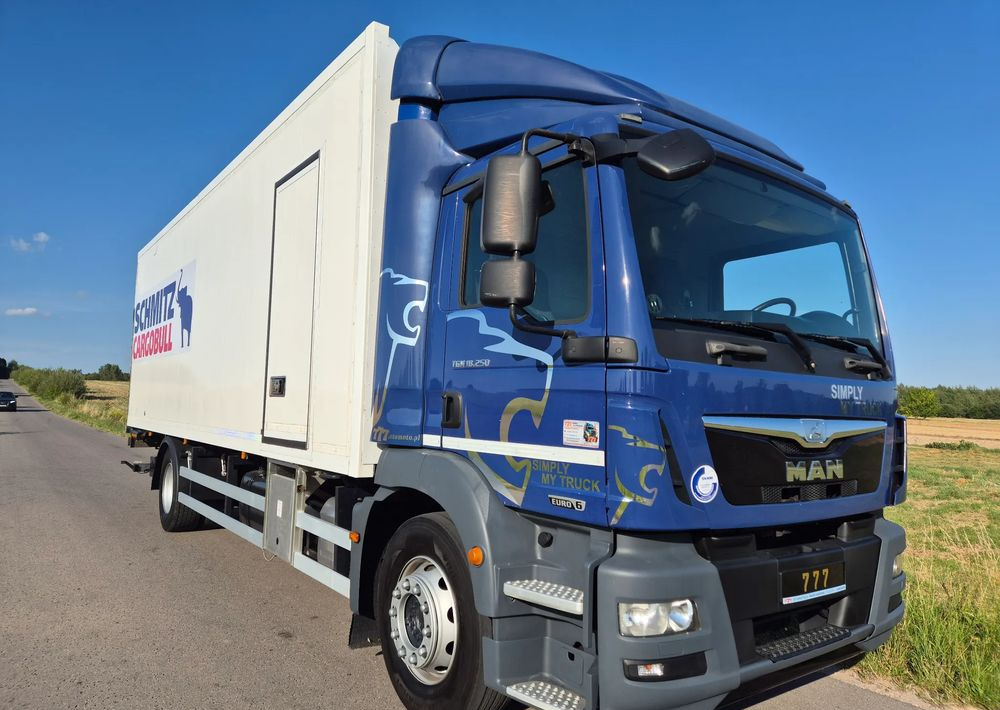 MAN TGM 18.250 Carrier 1950 D/E z Holandii / TOP STAN / 7.5m / 18 palet / winda + drzwi boczne / OKAZJA - Рефрижератор камион: снимка 4 MAN TGM 18.250 Carrier 1950 D/E z Holandii / TOP STAN / 7.5m / 18 palet / winda + drzwi boczne / OKAZJA - Рефрижератор камион: снимка 4