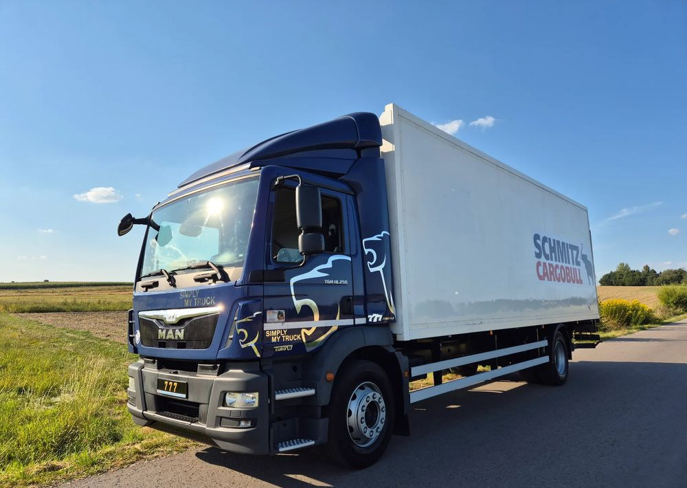 MAN TGM 18.250 Carrier 1950 D/E z Holandii / TOP STAN / 7.5m / 18 palet / winda + drzwi boczne / OKAZJA - Рефрижератор камион: снимка 1 MAN TGM 18.250 Carrier 1950 D/E z Holandii / TOP STAN / 7.5m / 18 palet / winda + drzwi boczne / OKAZJA - Рефрижератор камион: снимка 1