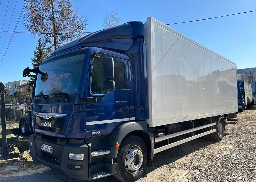 MAN TGM 18.290 18.250 Carrier 1950 D/E z Holandii / TOP STAN / 7.5m / 18 palet / winda + drzwi boczne / OKAZJA - Рефрижератор камион: снимка 1 MAN TGM 18.290 18.250 Carrier 1950 D/E z Holandii / TOP STAN / 7.5m / 18 palet / winda + drzwi boczne / OKAZJA - Рефрижератор камион: снимка 1