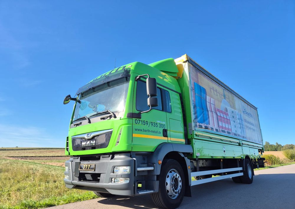 MAN Tgm 18.320 FULL SERWIS UNIKAT TOP ORYGINALNY PRZEBIEG z Niemiec AUTOMAT WINDA ACC Pirelli klima postojowa 18.250 18.290 15.250 15.290 15.320 - Камион с брезент: снимка 2 MAN Tgm 18.320 FULL SERWIS UNIKAT TOP ORYGINALNY PRZEBIEG z Niemiec AUTOMAT WINDA ACC Pirelli klima postojowa 18.250 18.290 15.250 15.290 15.320 - Камион с брезент: снимка 2