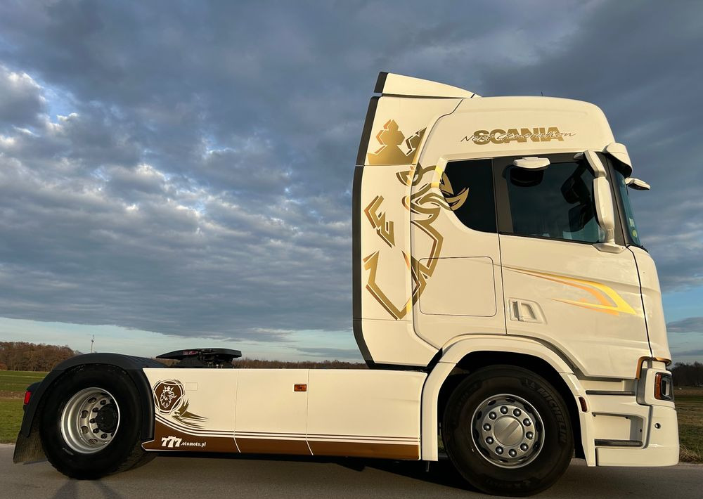 Scania R500 FULL AIR 2019 10x poduszki KLIMA POSTOJOWA / RETARDER / FULL SPOJLER / TOP STAN / od jedynego właściciela ! HYDRAULIKA spod beczki spożywczej ! / do wywrotu ruchomej podłogi beczki TOP TOP - Влекач: снимка 4 Scania R500 FULL AIR 2019 10x poduszki KLIMA POSTOJOWA / RETARDER / FULL SPOJLER / TOP STAN / od jedynego właściciela ! HYDRAULIKA spod beczki spożywczej ! / do wywrotu ruchomej podłogi beczki TOP TOP - Влекач: снимка 4