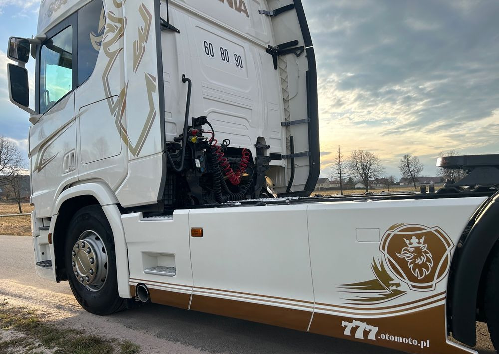 Scania R500 FULL AIR 2019 10x poduszki KLIMA POSTOJOWA / RETARDER / FULL SPOJLER / TOP STAN / od jedynego właściciela ! HYDRAULIKA spod beczki spożywczej ! / do wywrotu ruchomej podłogi beczki TOP TOP - Влекач: снимка 5 Scania R500 FULL AIR 2019 10x poduszki KLIMA POSTOJOWA / RETARDER / FULL SPOJLER / TOP STAN / od jedynego właściciela ! HYDRAULIKA spod beczki spożywczej ! / do wywrotu ruchomej podłogi beczki TOP TOP - Влекач: снимка 5