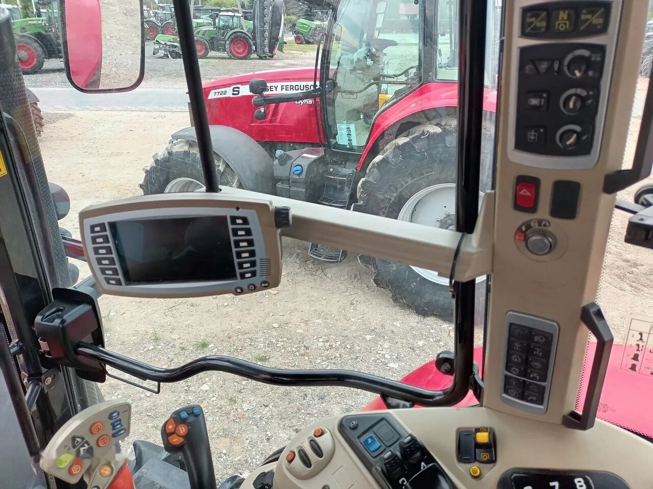 Трактор Massey Ferguson 7726 Dyna VT: снимка 11