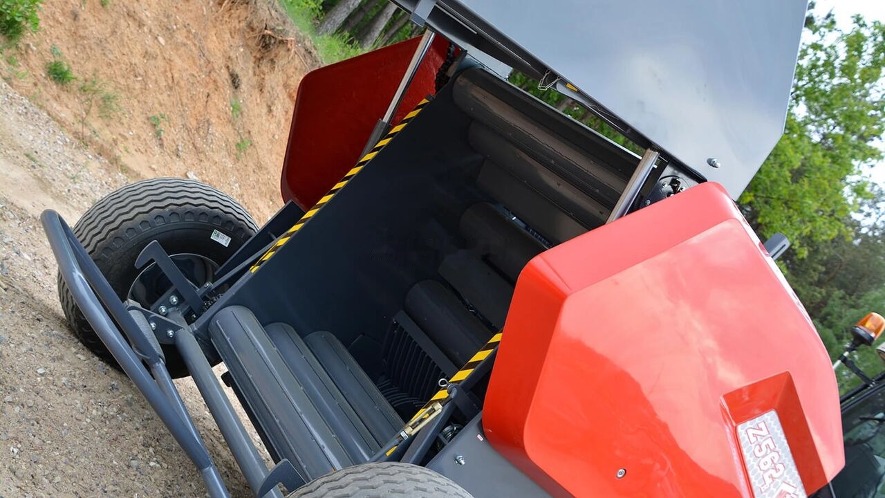 Metal-Fach Z562 - Рулонна сламопреса: снимка 2 Metal-Fach Z562 - Рулонна сламопреса: снимка 2