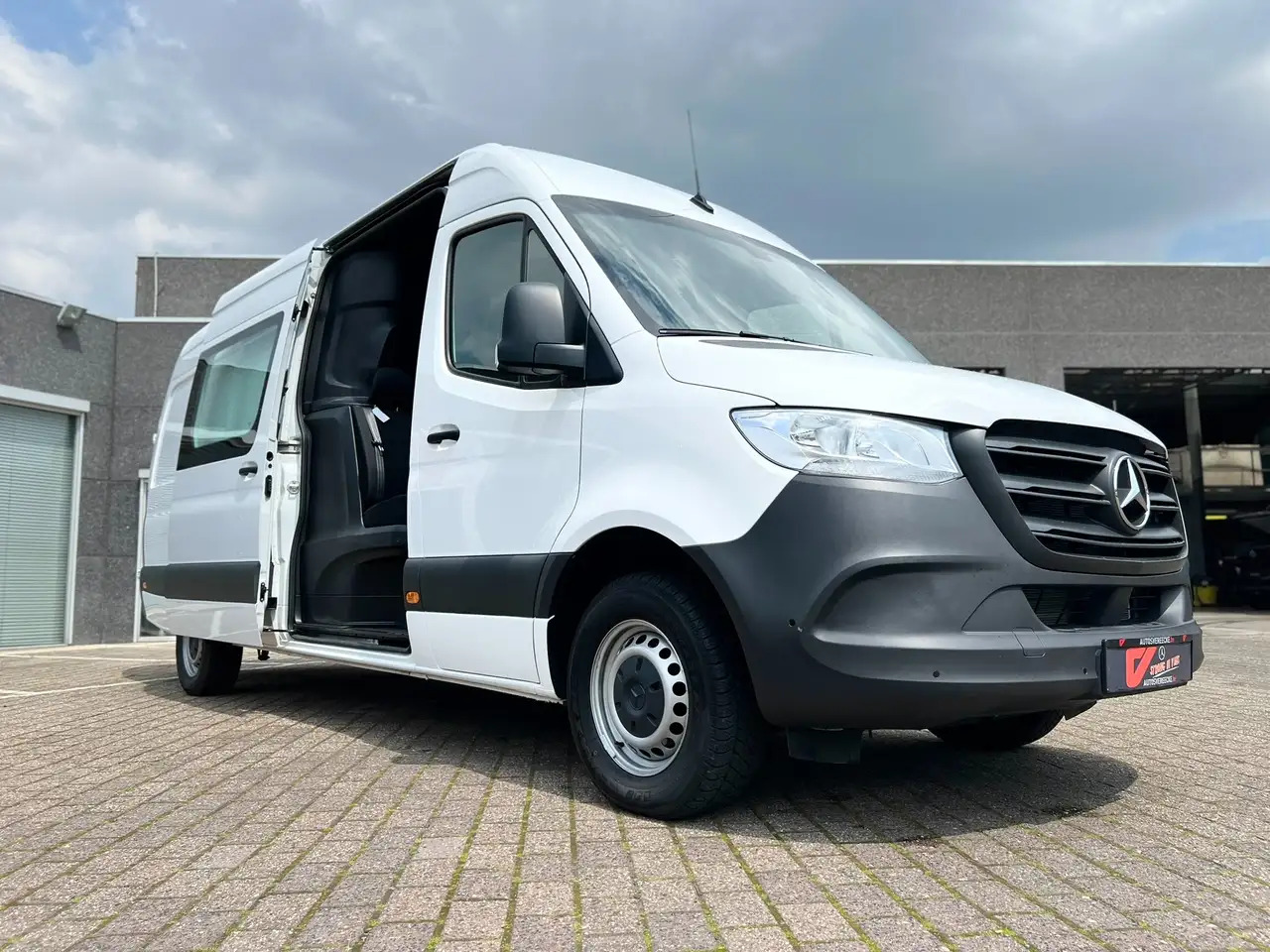 Mercedes-Benz Sprinter 315 L3H2 (37.500€ex) 3.5T SLEEP | DUB CAB 7PL - Бус с двойна кабина: снимка 2 Mercedes-Benz Sprinter 315 L3H2 (37.500€ex) 3.5T SLEEP | DUB CAB 7PL - Бус с двойна кабина: снимка 2