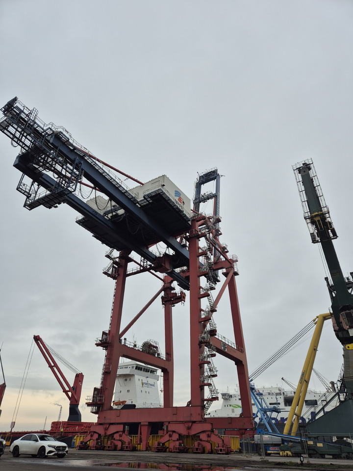 ZPMC STS crane - Пристанищно оборудване: снимка 2 ZPMC STS crane - Пристанищно оборудване: снимка 2