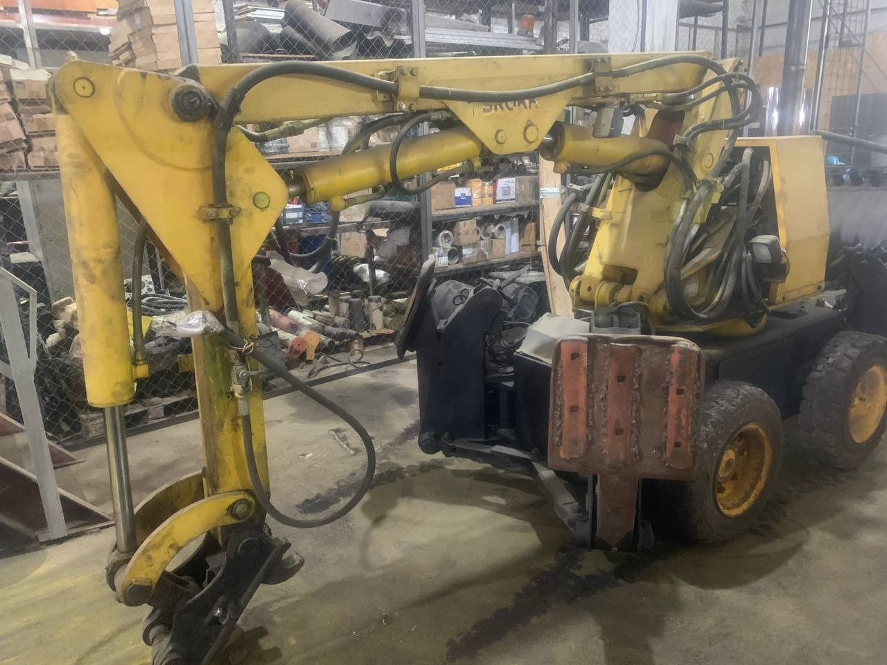 Brokk 250 - Мини багер: снимка 3 Brokk 250 - Мини багер: снимка 3