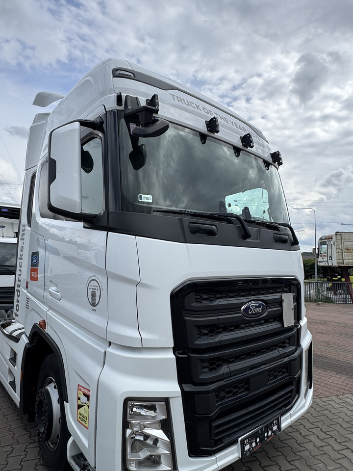 FORD F-MAX TRUCKS 500 - Кабина: снимка 1 FORD F-MAX TRUCKS 500 - Кабина: снимка 1