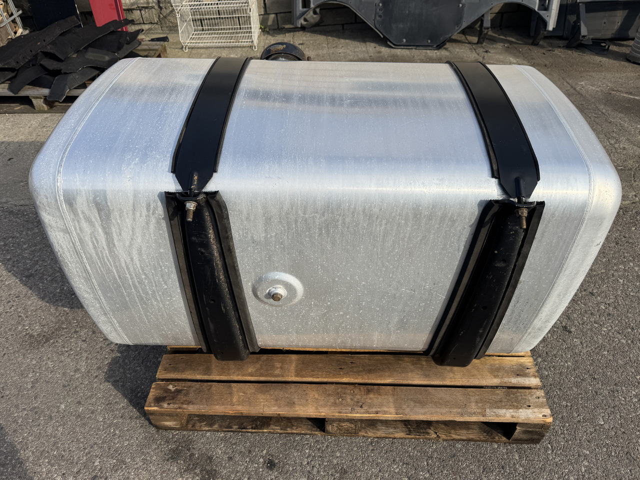 Ford F-Max - Резервоар за гориво: снимка 4 Ford F-Max - Резервоар за гориво: снимка 4