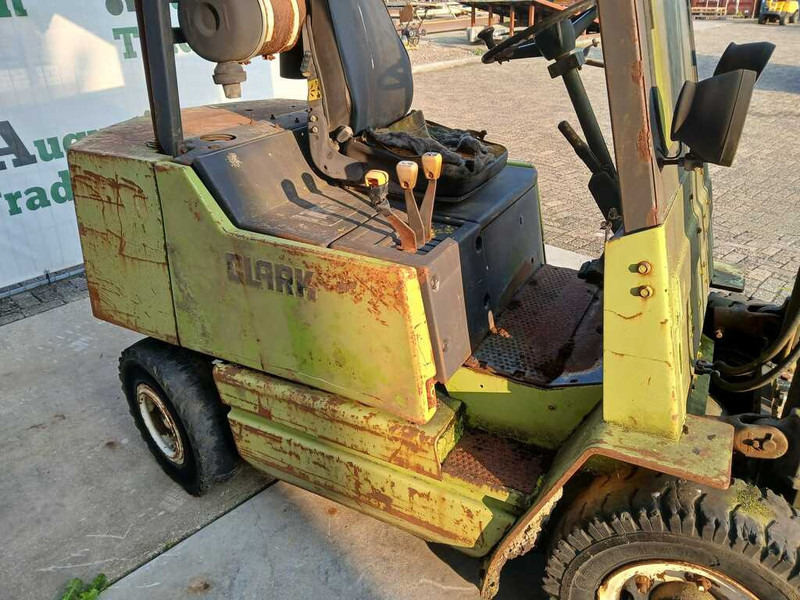 Clark DPS 25 - Дизелов мотокар: снимка 4 Clark DPS 25 - Дизелов мотокар: снимка 4