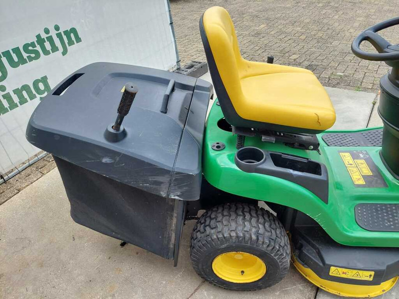 John Deere X 135R - Косачка за трева: снимка 4 John Deere X 135R - Косачка за трева: снимка 4