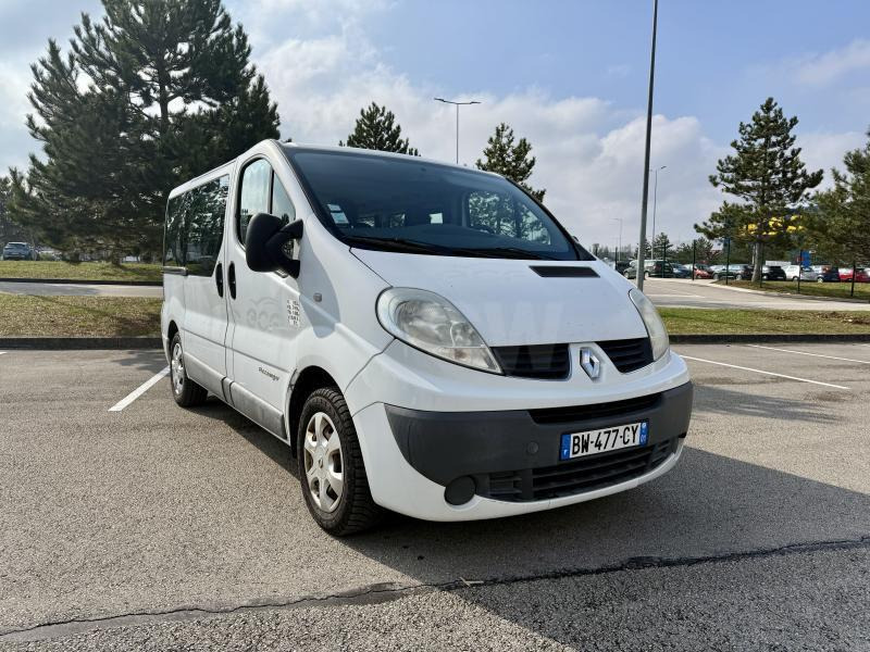 Renault Trafic - Пътнически бус: снимка 2 Renault Trafic - Пътнически бус: снимка 2