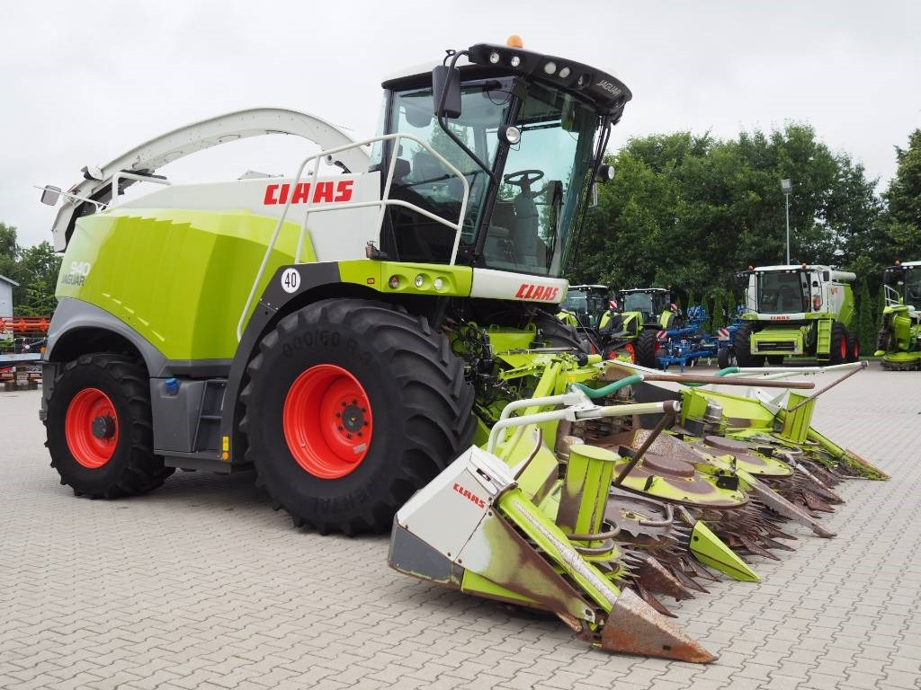 Claas Jaguar 940 4WD + Orbis 600 SD - Силажокомбайн: снимка 4 Claas Jaguar 940 4WD + Orbis 600 SD - Силажокомбайн: снимка 4