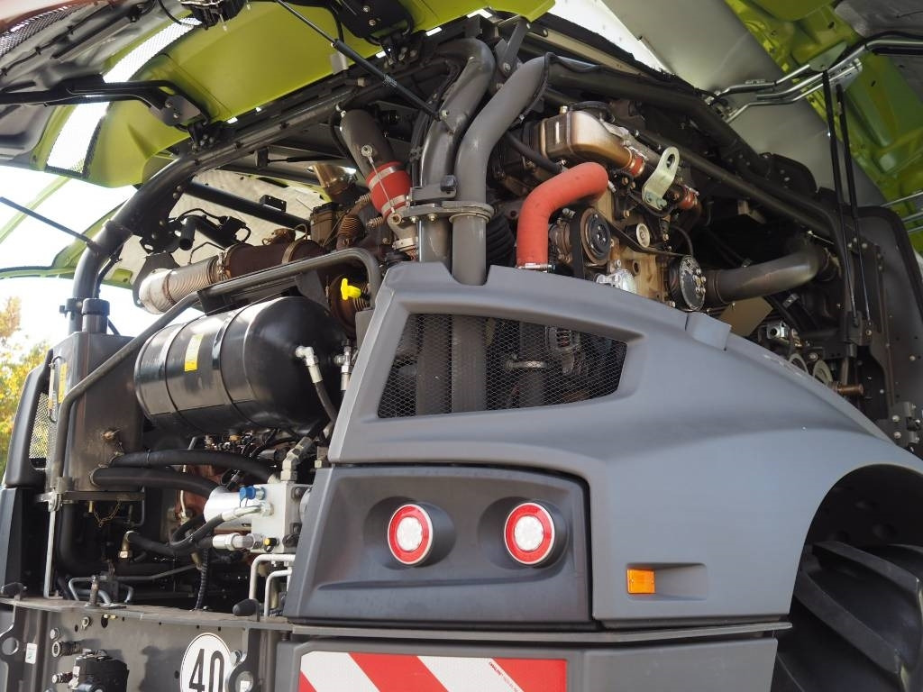 Силажокомбайн Claas Jaguar 950 4x4 + Orbis 750: снимка 11 Силажокомбайн Claas Jaguar 950 4x4 + Orbis 750: снимка 11