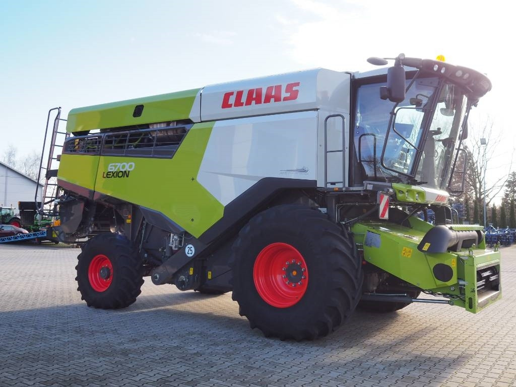 Claas Lexion 6700 + V930 - Зърнокомбайн: снимка 4 Claas Lexion 6700 + V930 - Зърнокомбайн: снимка 4