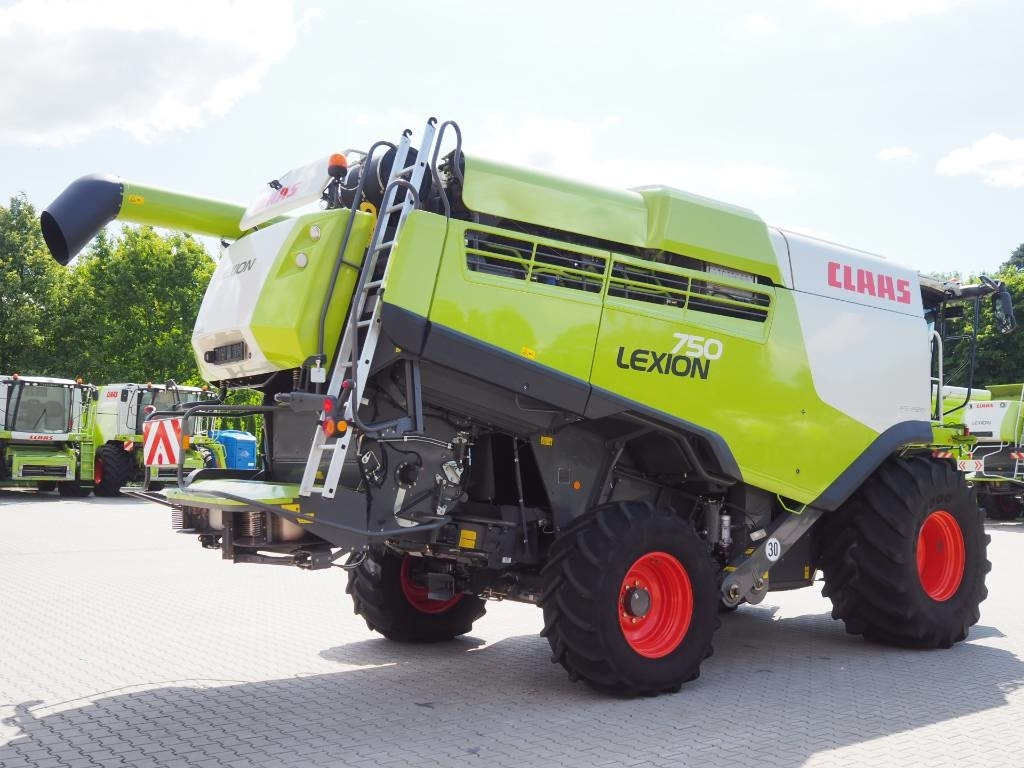 Claas Lexion 750 GPS + V930 - Зърнокомбайн: снимка 3 Claas Lexion 750 GPS + V930 - Зърнокомбайн: снимка 3