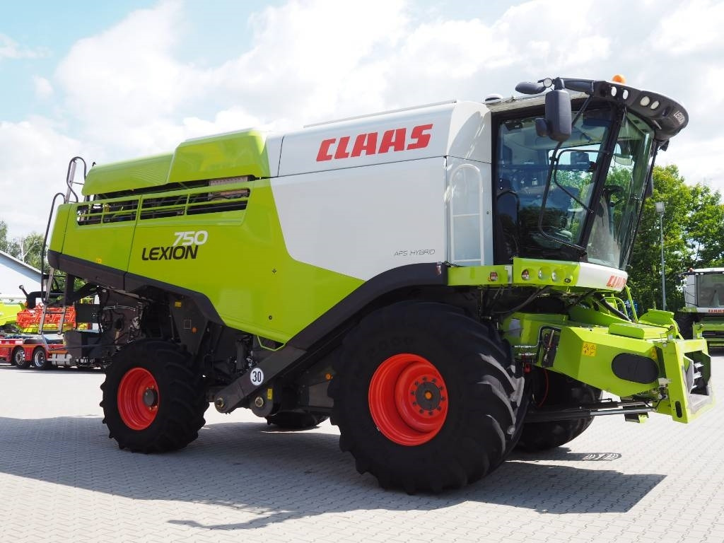 Claas Lexion 750 GPS + V930 - Зърнокомбайн: снимка 4 Claas Lexion 750 GPS + V930 - Зърнокомбайн: снимка 4