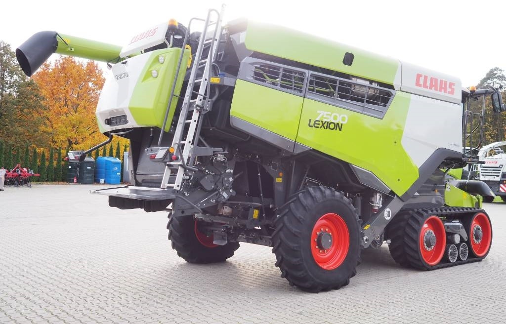 Claas Lexion 7500TT GPS + V930 - Зърнокомбайн: снимка 3 Claas Lexion 7500TT GPS + V930 - Зърнокомбайн: снимка 3