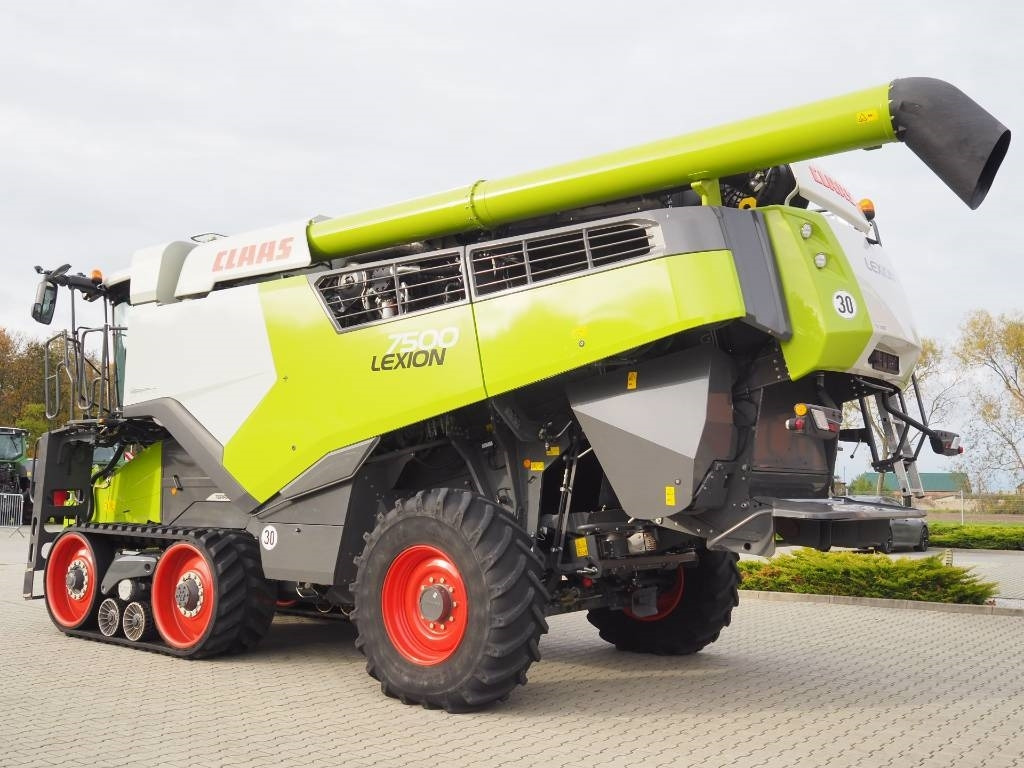 Claas Lexion 7500TT GPS + V930 - Зърнокомбайн: снимка 2 Claas Lexion 7500TT GPS + V930 - Зърнокомбайн: снимка 2