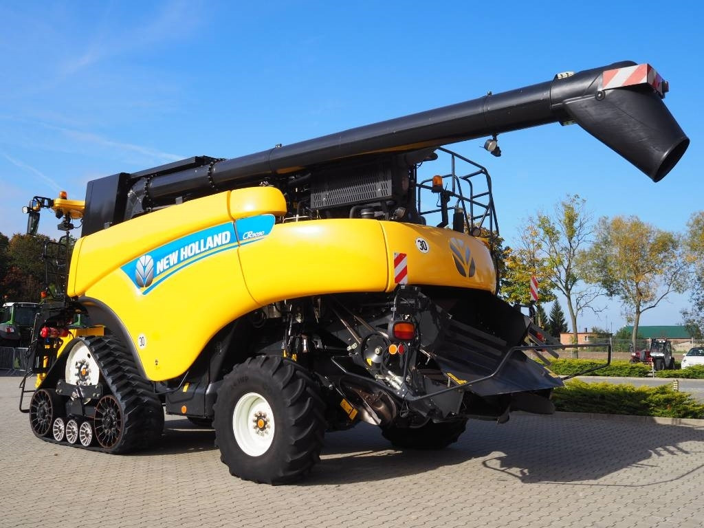 New Holland CR 9090 SmartTrax 4WD + VF 10,7 m  - Зърнокомбайн: снимка 2 New Holland CR 9090 SmartTrax 4WD + VF 10,7 m  - Зърнокомбайн: снимка 2