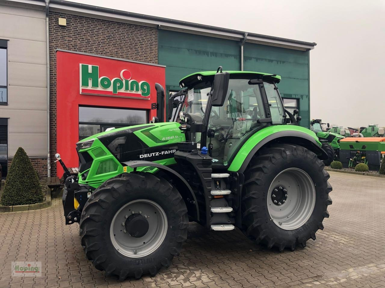 Deutz-Fahr Deutz 6160.4 TTV - Трактор: снимка 1 Deutz-Fahr Deutz 6160.4 TTV - Трактор: снимка 1