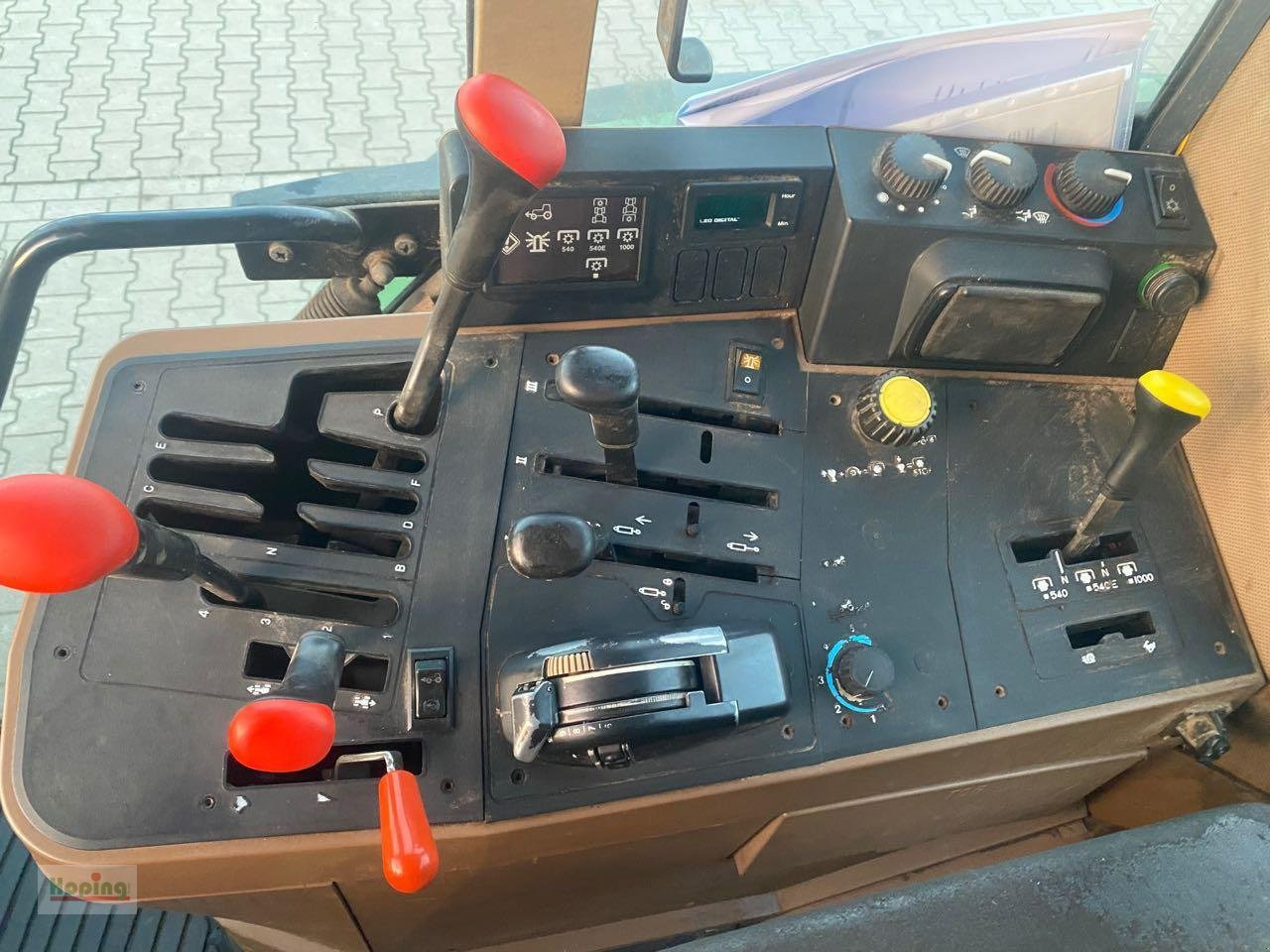 Трактор John Deere 6600: снимка 17