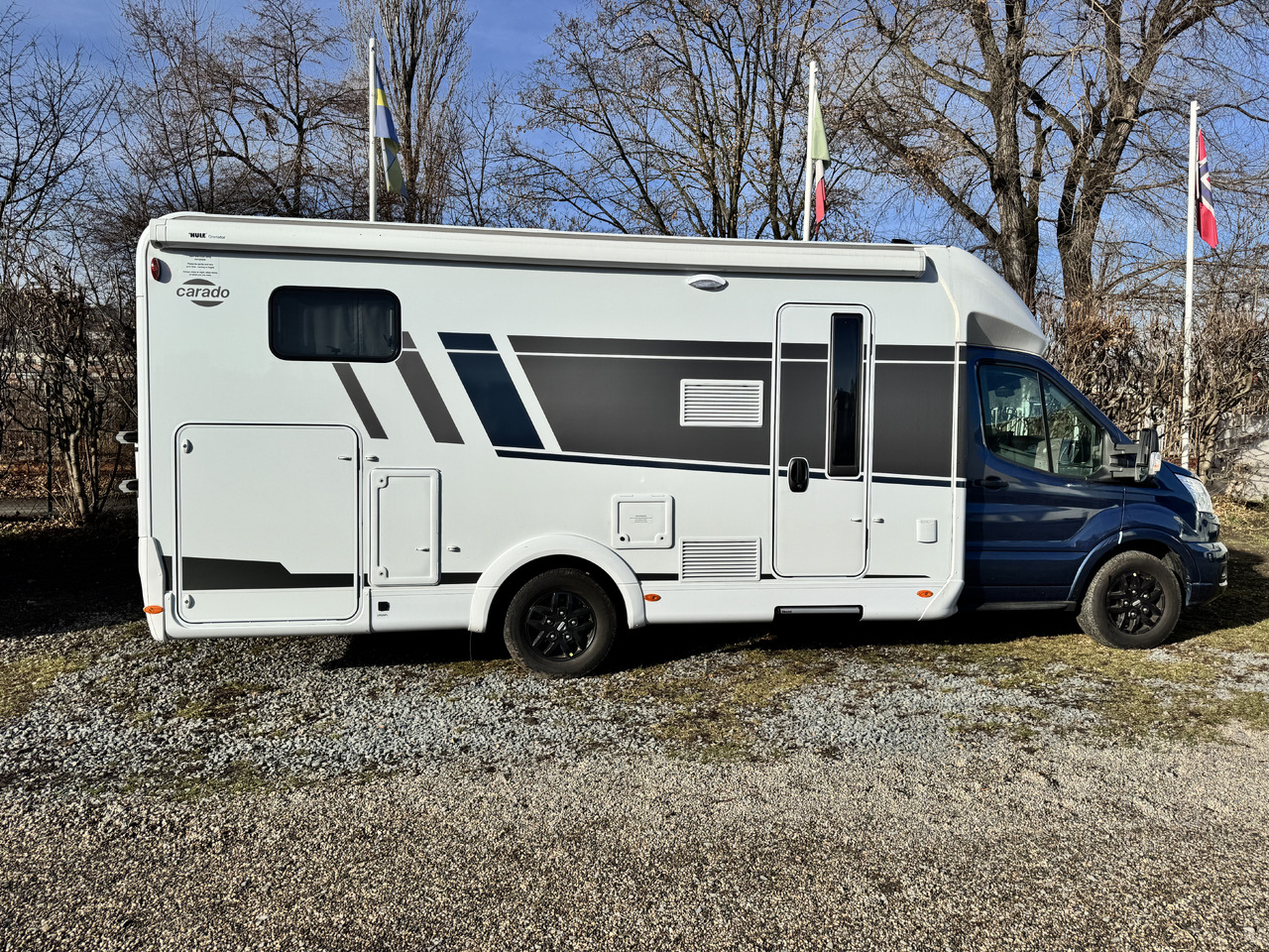 CARADO T447 pro+ , AC DOMETIC , camera, awning, radio, ALU, LPG, spare tire - Полуинтегриран кемпер: снимка 4 CARADO T447 pro+ , AC DOMETIC , camera, awning, radio, ALU, LPG, spare tire - Полуинтегриран кемпер: снимка 4